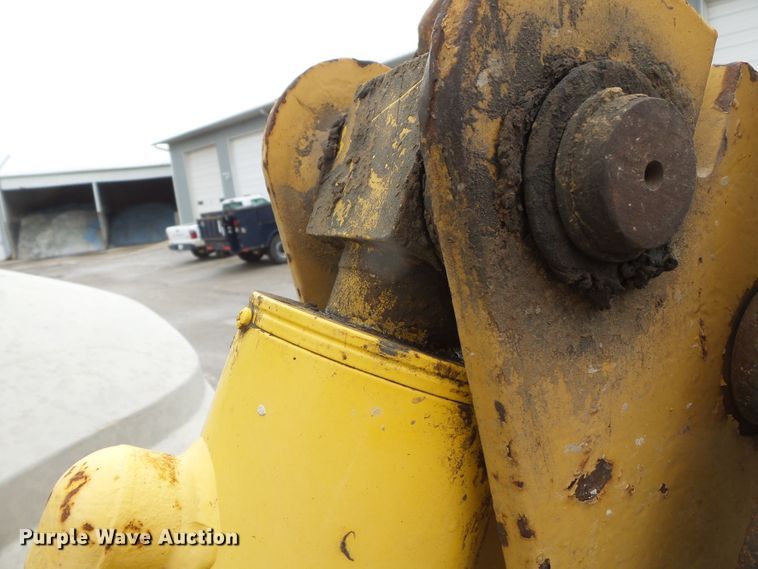 image for item DH7842 New Holland 555E backhoe