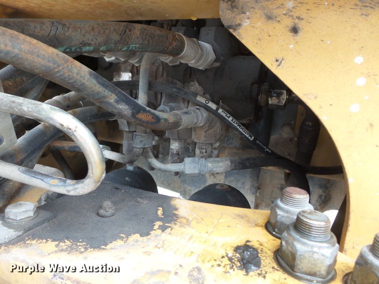 image for item DH7842 New Holland 555E backhoe