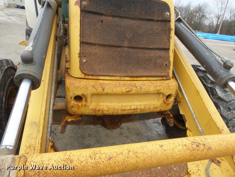 image for item DH7842 New Holland 555E backhoe