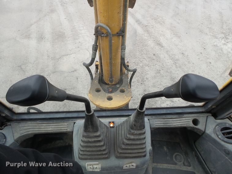 image for item DH7842 New Holland 555E backhoe