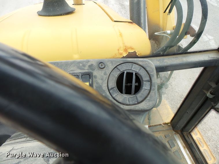 image for item DH7842 New Holland 555E backhoe