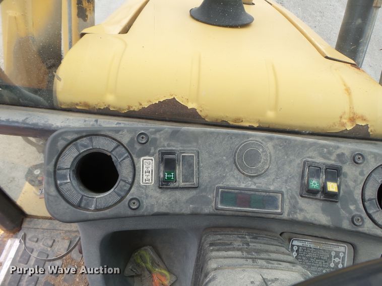 image for item DH7842 New Holland 555E backhoe