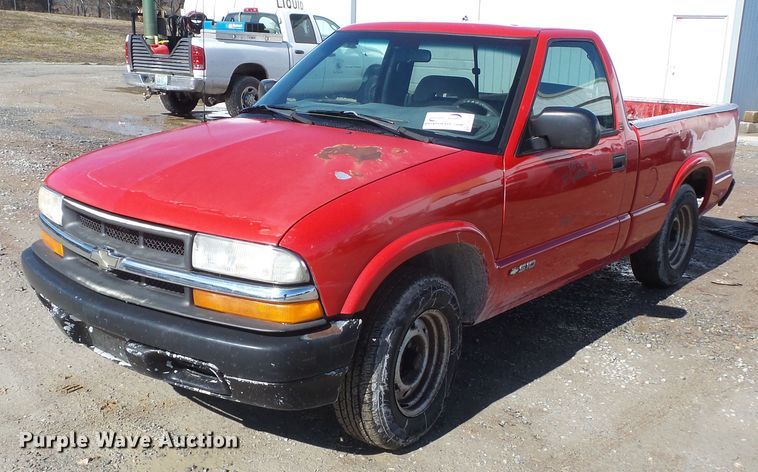 image for item DH7849 2002 Chevrolet S10 pickup truck