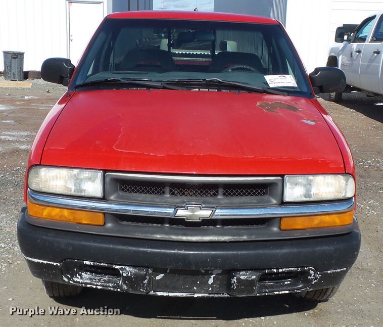 image for item DH7849 2002 Chevrolet S10 pickup truck