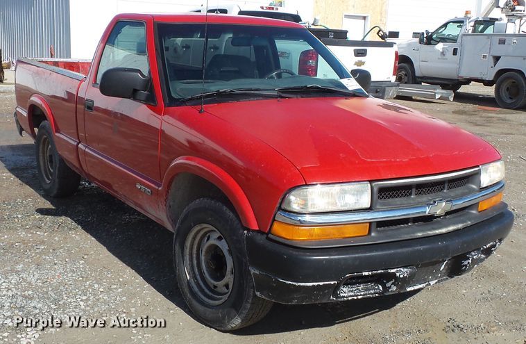 image for item DH7849 2002 Chevrolet S10 pickup truck