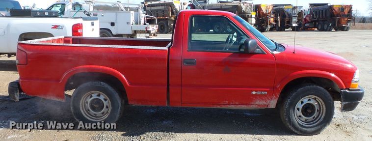 image for item DH7849 2002 Chevrolet S10 pickup truck