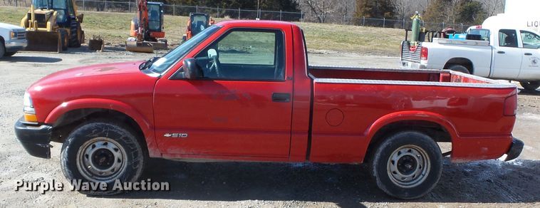 image for item DH7849 2002 Chevrolet S10 pickup truck