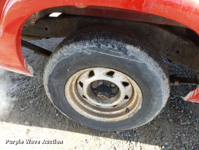 image for item DH7849 2002 Chevrolet S10 pickup truck