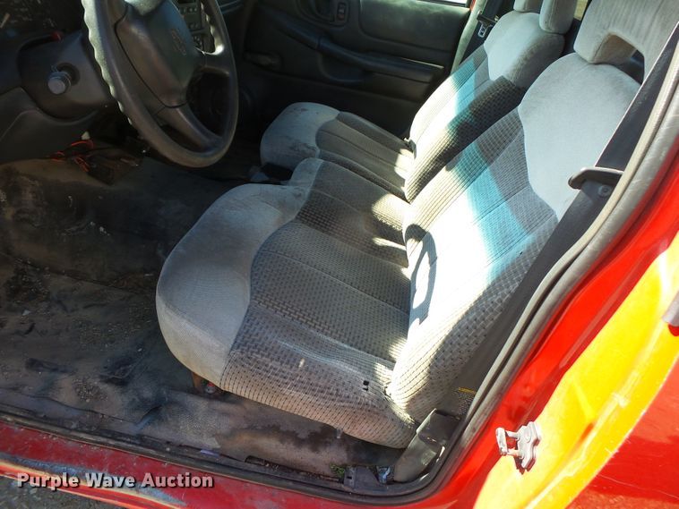 image for item DH7849 2002 Chevrolet S10 pickup truck