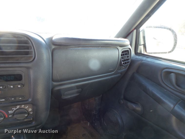 image for item DH7849 2002 Chevrolet S10 pickup truck