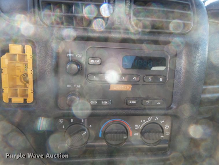 image for item DH7849 2002 Chevrolet S10 pickup truck