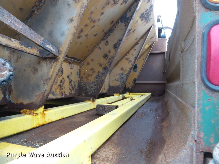 image for item DH7852 1997 GMC 8500 dump truck