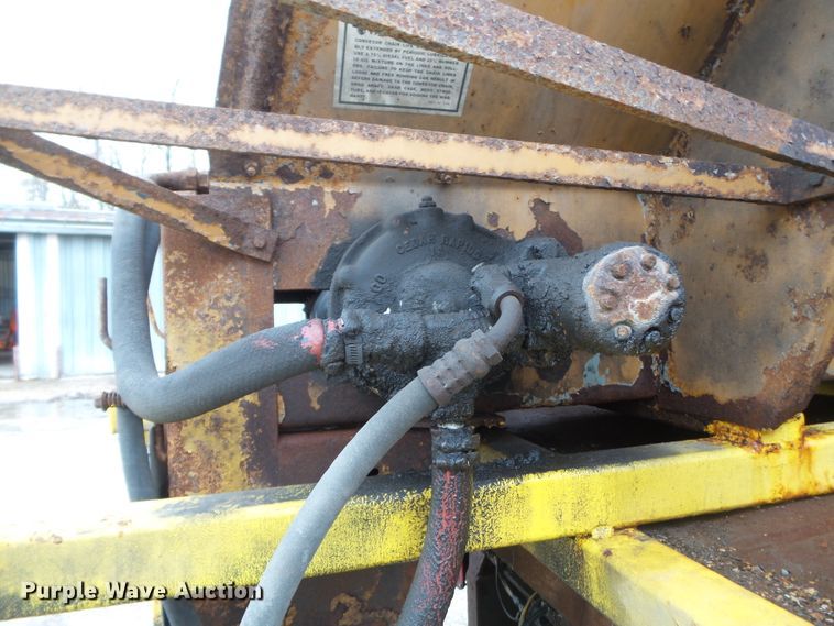 image for item DH7852 1997 GMC 8500 dump truck