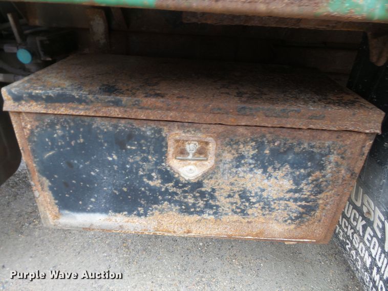 image for item DH7852 1997 GMC 8500 dump truck