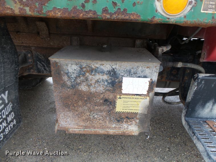 image for item DH7853 1996 GMC TopKick C6500 dump truck