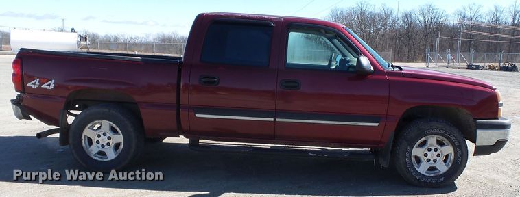 image for item DH7856 2005 Chevrolet Silverado 1500 Crew Cab pickup truck
