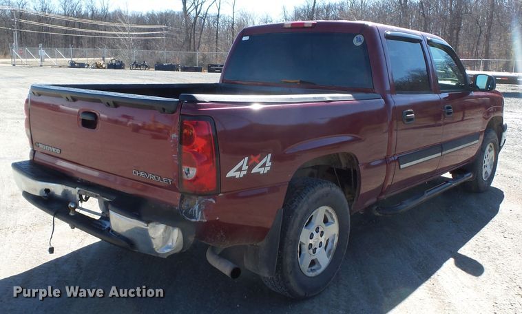 image for item DH7856 2005 Chevrolet Silverado 1500 Crew Cab pickup truck