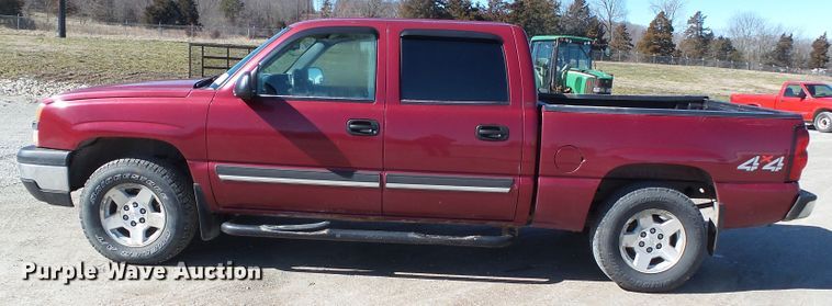 image for item DH7856 2005 Chevrolet Silverado 1500 Crew Cab pickup truck