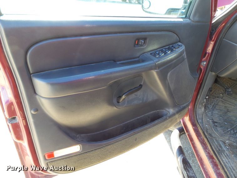 image for item DH7856 2005 Chevrolet Silverado 1500 Crew Cab pickup truck