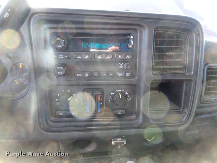 image for item DH7856 2005 Chevrolet Silverado 1500 Crew Cab pickup truck