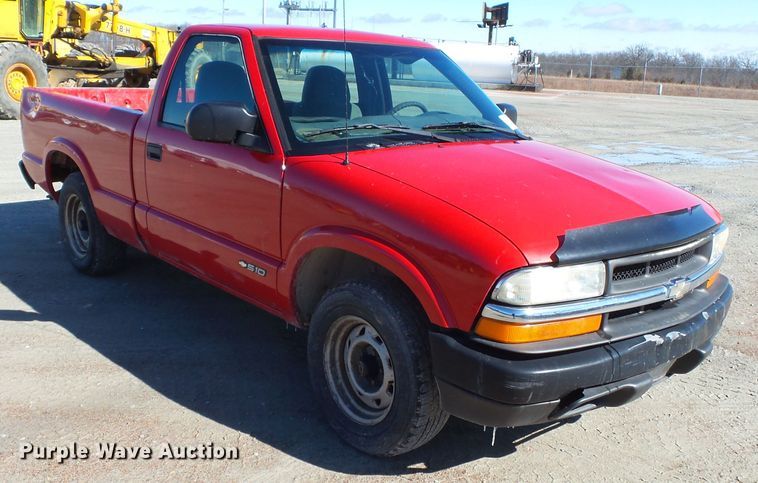 image for item DH7857 2002 Chevrolet S10 pickup truck