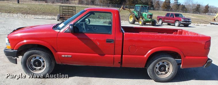 image for item DH7857 2002 Chevrolet S10 pickup truck