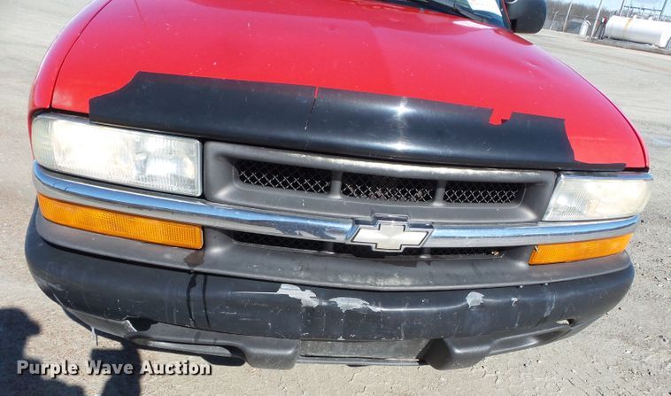 image for item DH7857 2002 Chevrolet S10 pickup truck