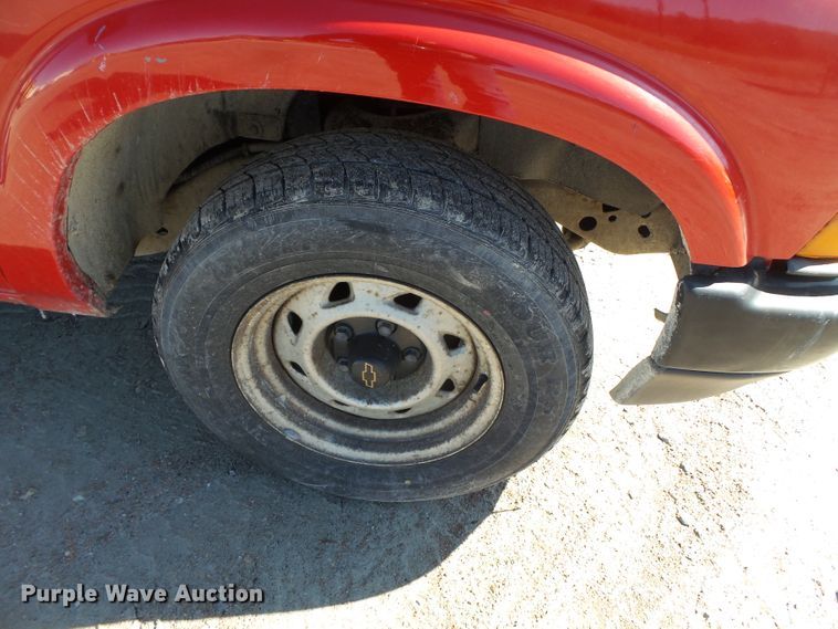 image for item DH7857 2002 Chevrolet S10 pickup truck