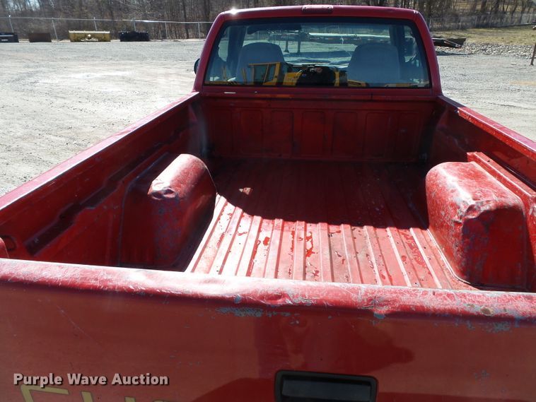 image for item DH7857 2002 Chevrolet S10 pickup truck