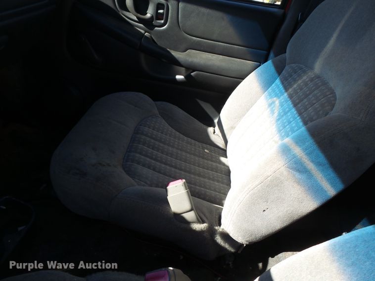 image for item DH7857 2002 Chevrolet S10 pickup truck