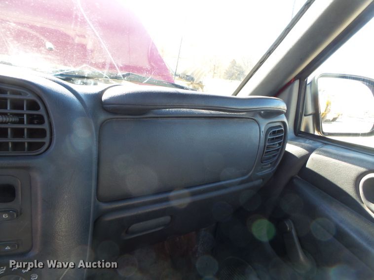 image for item DH7857 2002 Chevrolet S10 pickup truck