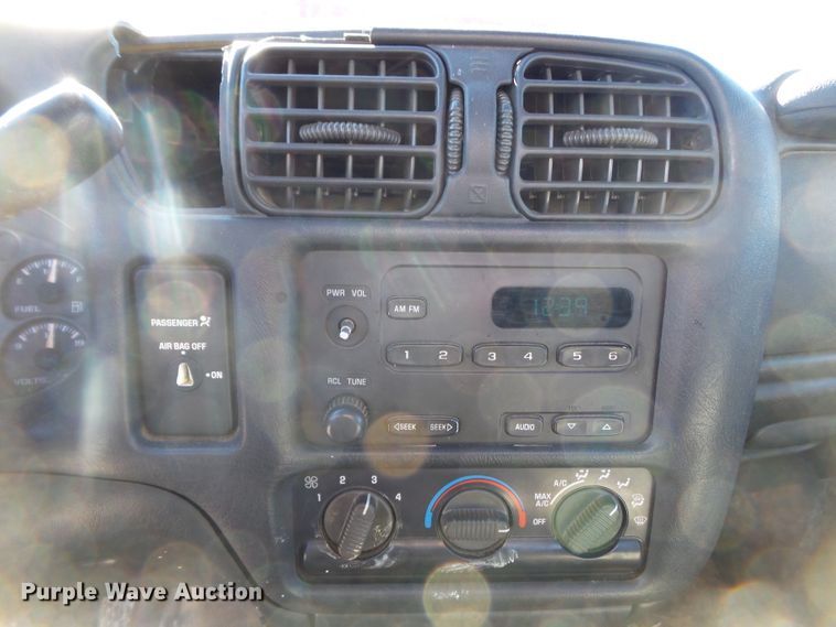 image for item DH7857 2002 Chevrolet S10 pickup truck