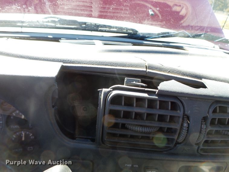 image for item DH7857 2002 Chevrolet S10 pickup truck