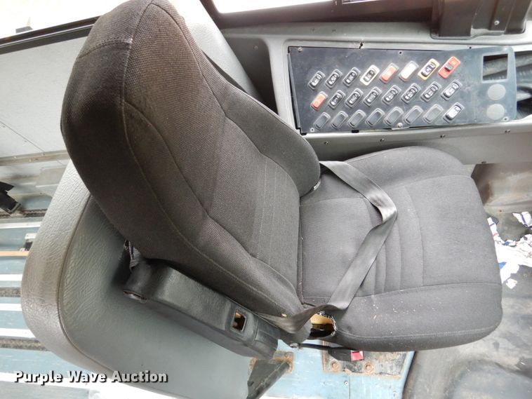 image for item EC9187 2008 Freightliner 310TS school bus