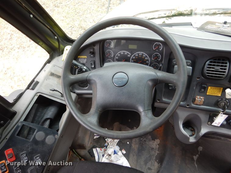 image for item EC9187 2008 Freightliner 310TS school bus