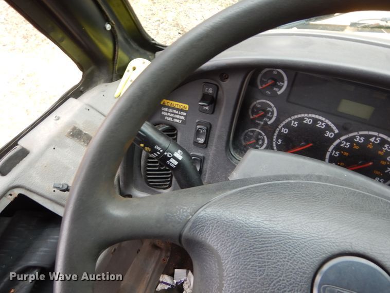 image for item EC9187 2008 Freightliner 310TS school bus