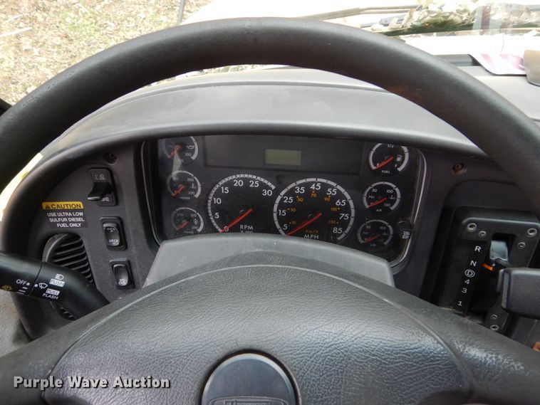 image for item EC9187 2008 Freightliner 310TS school bus