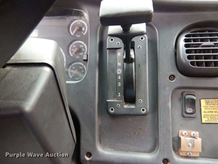 image for item EC9187 2008 Freightliner 310TS school bus