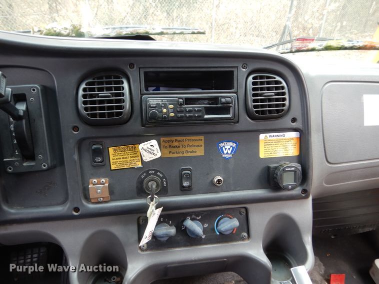 image for item EC9187 2008 Freightliner 310TS school bus