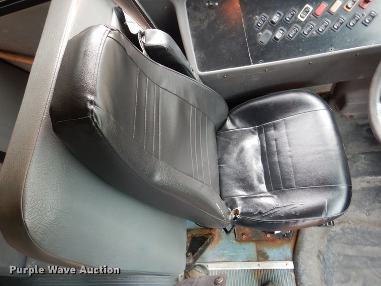 image for item EC9189 2007 Freightliner Thomas school bus