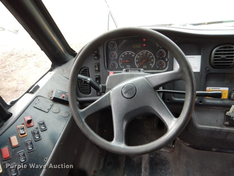 image for item EC9189 2007 Freightliner Thomas school bus