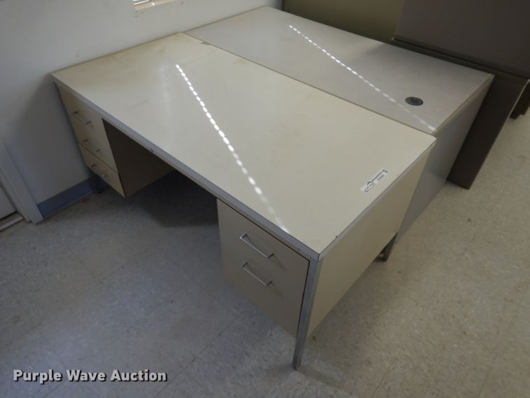 (3) desks in Lincoln, NE Item ER9880 sold Purple Wave