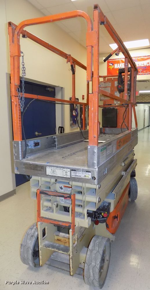 image for item ER9886 2006 JLG 2030ES scissor lift