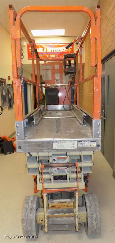 image for item ER9886 2006 JLG 2030ES scissor lift