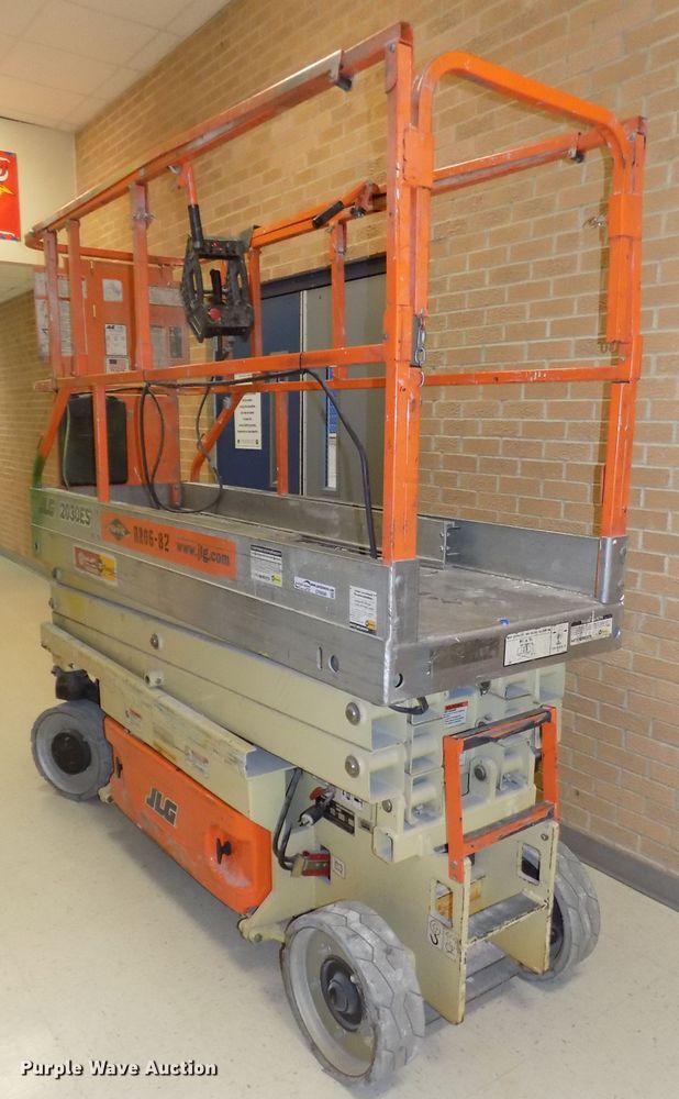 image for item ER9886 2006 JLG 2030ES scissor lift