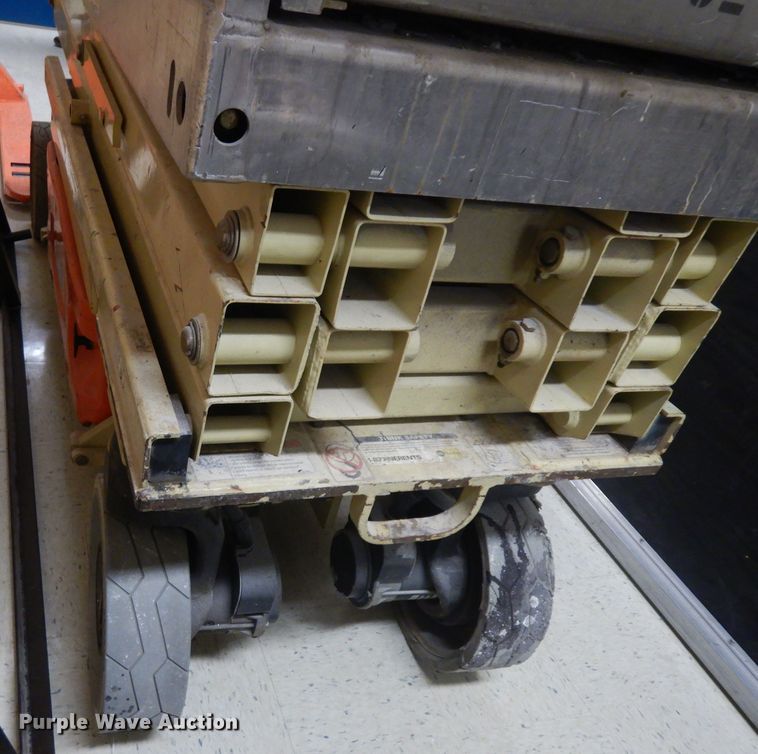 image for item ER9886 2006 JLG 2030ES scissor lift