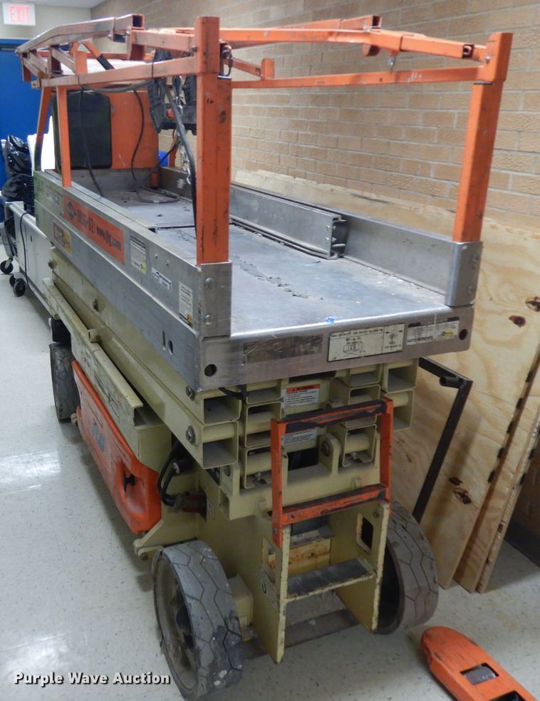 image for item ER9886 2006 JLG 2030ES scissor lift