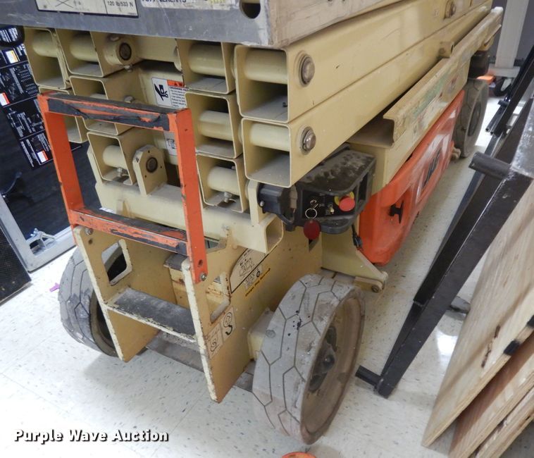 image for item ER9886 2006 JLG 2030ES scissor lift