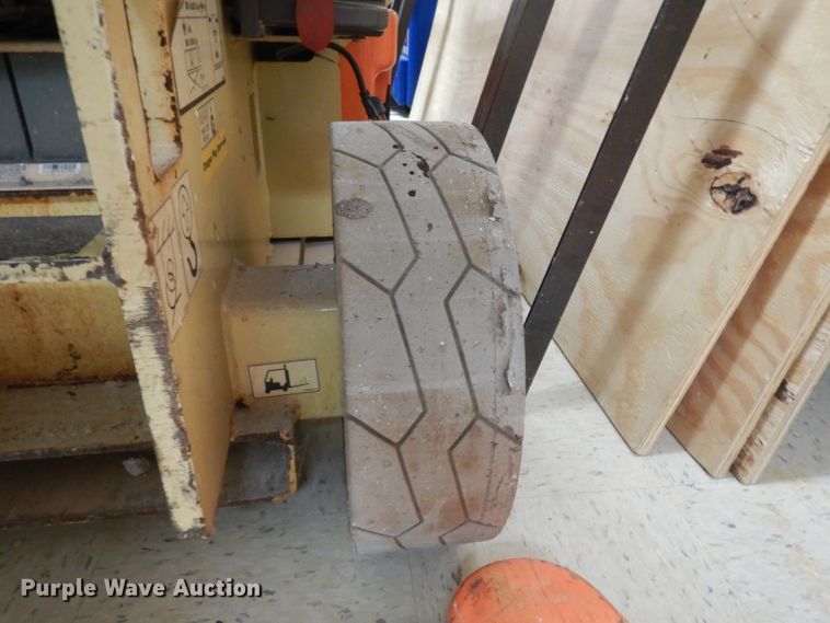 image for item ER9886 2006 JLG 2030ES scissor lift