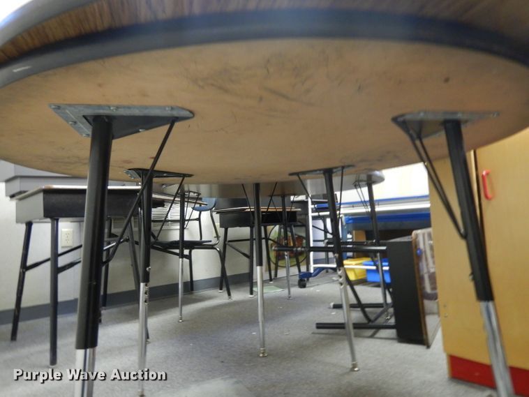 image for item ER9887 (4) round tables